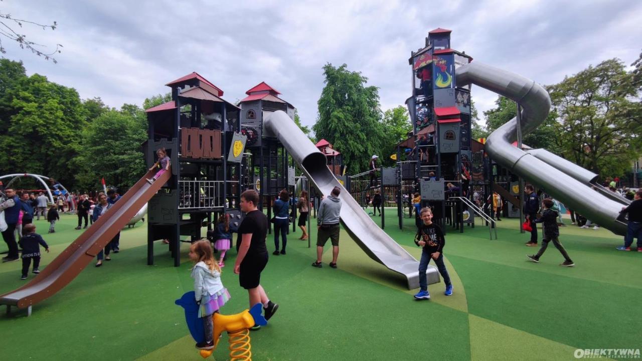 Juna - Nowoczesny Apartament W Centrum Z Widokiem Na Park プルシュクフ エクステリア 写真